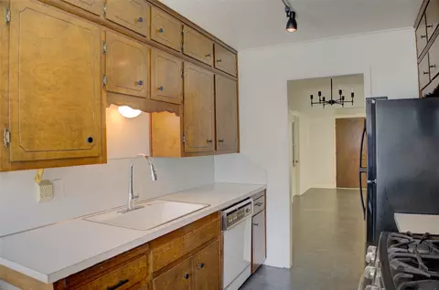 Kitchen - 3915 E 34th St, Tulsa, OK 74135 photo 3 of 6