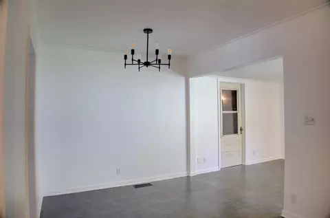 Dining - 3915 E 34th St, Tulsa, OK 74135 photo 2 of 3