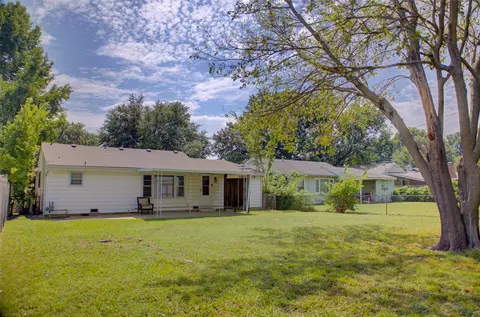 Exterior - 3915 E 34th St, Tulsa, OK 74135 photo 9 of 12