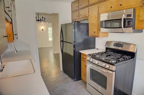 Kitchen - 3915 E 34th St, Tulsa, OK 74135 photo 4 of 6