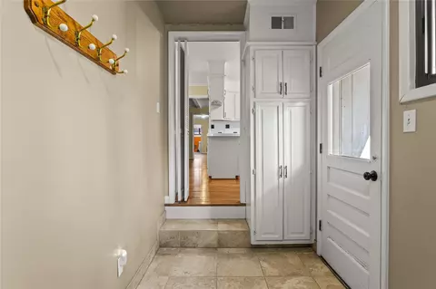 Entry Way - 4164 E 43rd St, Tulsa, OK 74135 photo 5 of 5