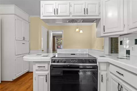 Kitchen - 4164 E 43rd St, Tulsa, OK 74135 photo 4 of 5