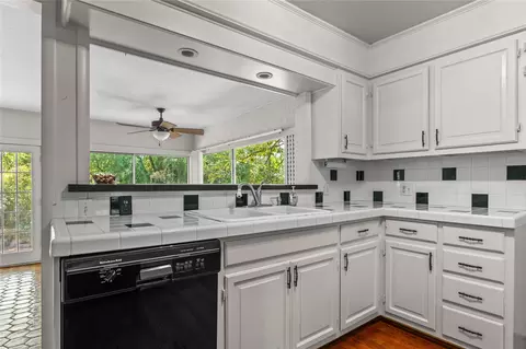 Kitchen - 4164 E 43rd St, Tulsa, OK 74135 photo 5 of 5