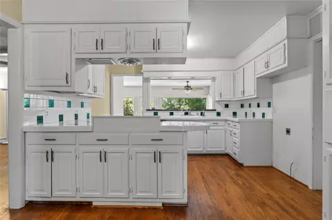 Kitchen - 4164 E 43rd St, Tulsa, OK 74135 photo 3 of 5