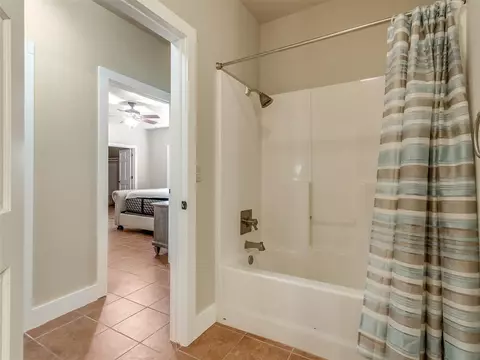 Bath - 1656 Mcnally Rd, Eufaula, OK 74432 photo 6 of 8