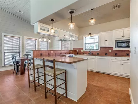 Kitchen - 1656 Mcnally Rd, Eufaula, OK 74432 photo 1 of 6
