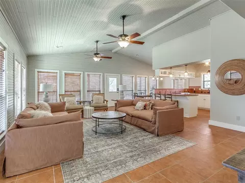 Living - 1656 Mcnally Rd, Eufaula, OK 74432 photo 3 of 7