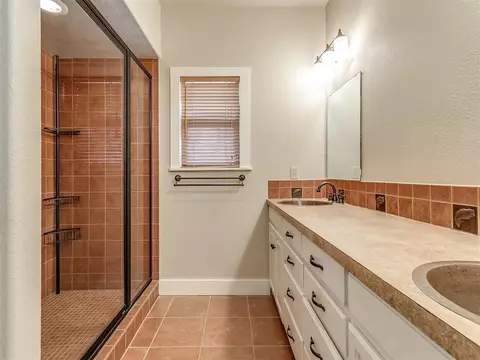 Bath - 1656 Mcnally Rd, Eufaula, OK 74432 photo 3 of 8