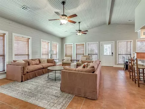 Living - 1656 Mcnally Rd, Eufaula, OK 74432 photo 5 of 7