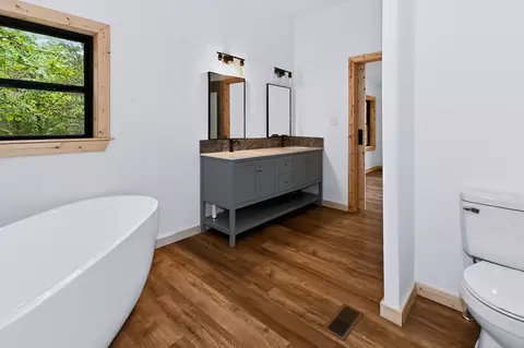 Bath - 23507 E Riverview Dr, Cookson, OK 74427 photo 6 of 7