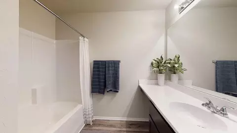 Bath - 1603 E Honolulu Pl, Broken Arrow, OK 74012 photo 2 of 5