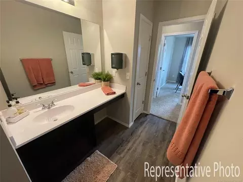 Bath - 1603 E Honolulu Pl, Broken Arrow, OK 74012 photo 3 of 5