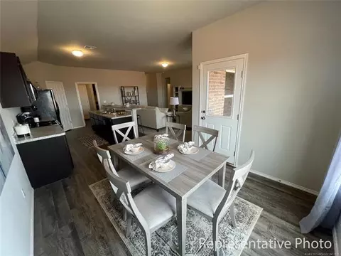 Dining - 1603 E Honolulu Pl, Broken Arrow, OK 74012 photo 1 of 1