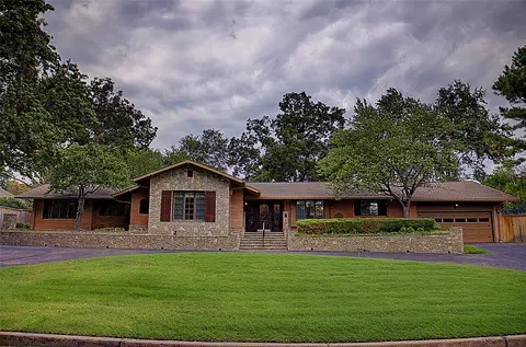 Exterior - 2879 E 34th St, Tulsa, OK 74105 photo 2 of 10