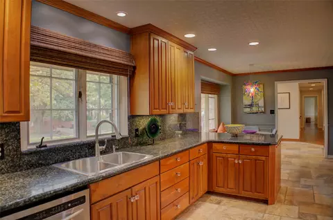 Kitchen - 2879 E 34th St, Tulsa, OK 74105 photo 4 of 4
