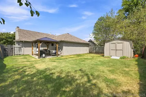 Exterior - 474 E 142nd Pl, Glenpool, OK 74033 photo 5 of 7