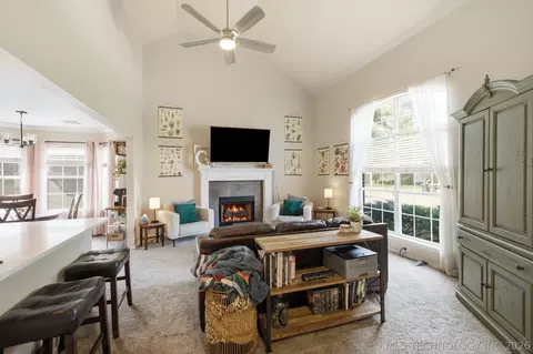 Living - 474 E 142nd Pl, Glenpool, OK 74033 photo 1 of 3