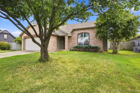 Exterior - 474 E 142nd Pl, Glenpool, OK 74033 photo 3 of 7