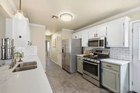 Kitchen - 474 E 142nd Pl, Glenpool, OK 74033 photo 1 of 2