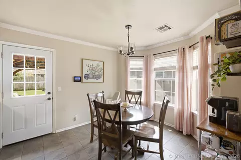 Dining - 474 E 142nd Pl, Glenpool, OK 74033 photo 2 of 2
