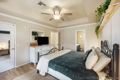 Bedroom - 474 E 142nd Pl, Glenpool, OK 74033 photo 2 of 3