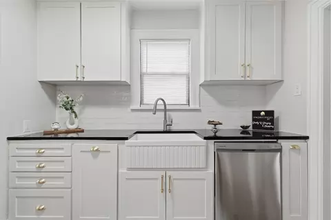 Kitchen - 1628 S Victor Ave, Tulsa, OK 74104 photo 1 of 4