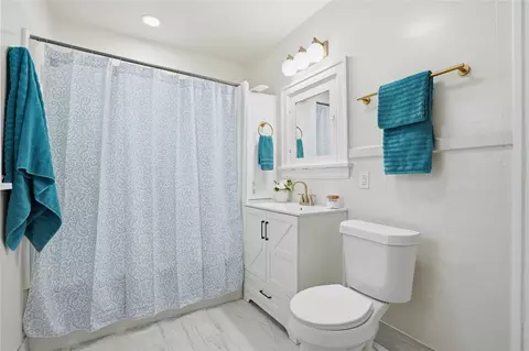 Bath - 1628 S Victor Ave, Tulsa, OK 74104 photo 4 of 4