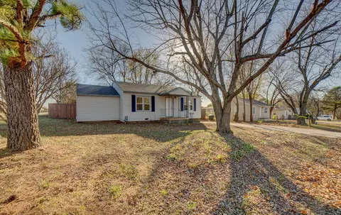 200 W 44th St, Sand Springs, OK 74063