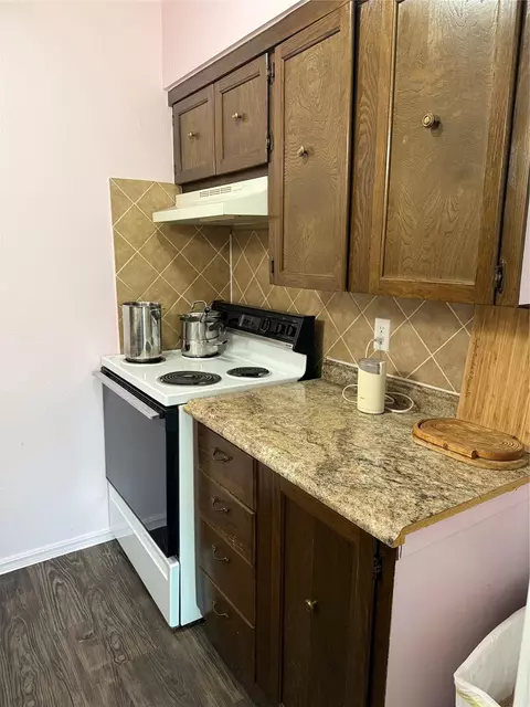 Kitchen - 4830 E 68th Street 144, Tulsa, OK 74136 photo 2 of 4