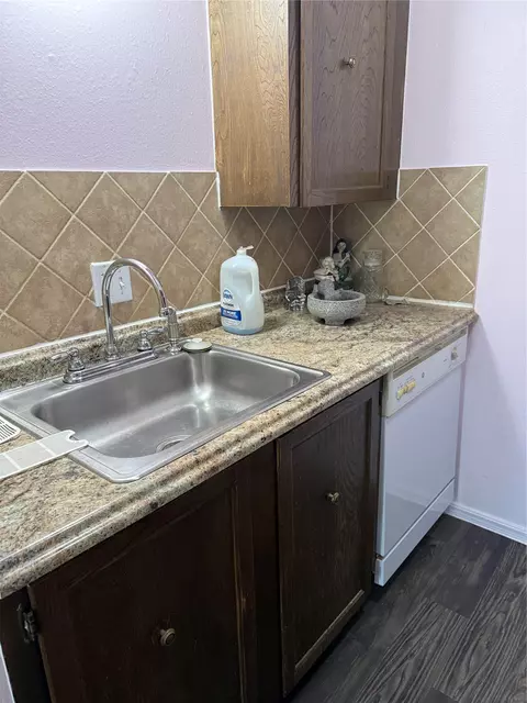 Kitchen - 4830 E 68th Street 144, Tulsa, OK 74136 photo 3 of 4
