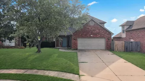819 N Douglas St, Jenks, OK 74037