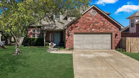 819 N Douglas St, Jenks, OK 74037