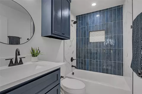 Bath - 1047 E Young St, Tulsa, OK 74106 photo 1 of 3
