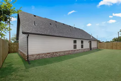 Exterior - 1047 E Young St, Tulsa, OK 74106 photo 6 of 6