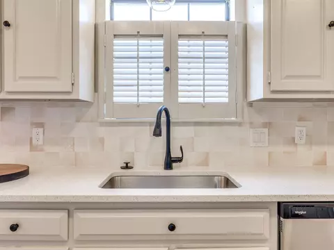 Kitchen - 8308 E 107th Pl, Tulsa, OK 74133 photo 6 of 10