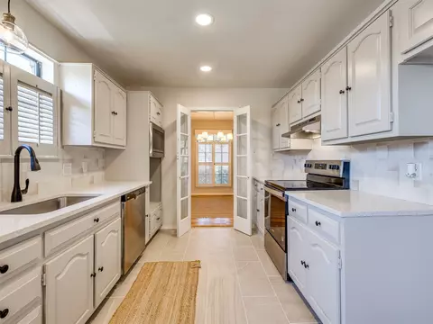 Kitchen - 8308 E 107th Pl, Tulsa, OK 74133 photo 8 of 10