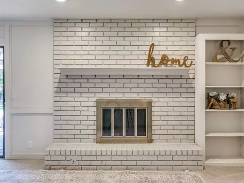 Living - 8308 E 107th Pl, Tulsa, OK 74133 photo 9 of 10