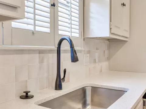 Kitchen - 8308 E 107th Pl, Tulsa, OK 74133 photo 7 of 10