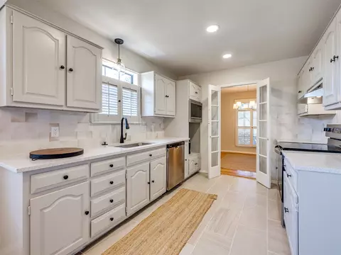 Kitchen - 8308 E 107th Pl, Tulsa, OK 74133 photo 9 of 10