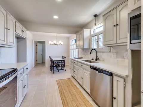 Kitchen - 8308 E 107th Pl, Tulsa, OK 74133 photo 3 of 10