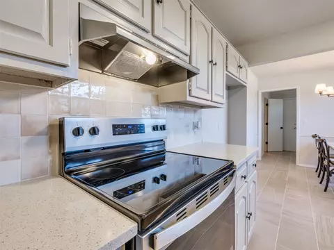 Kitchen - 8308 E 107th Pl, Tulsa, OK 74133 photo 5 of 10