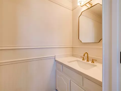 Bath - 8308 E 107th Pl, Tulsa, OK 74133 photo 2 of 8