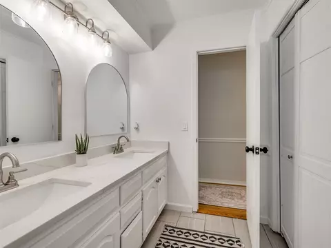 Bath - 8308 E 107th Pl, Tulsa, OK 74133 photo 4 of 8