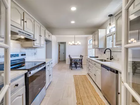 Kitchen - 8308 E 107th Pl, Tulsa, OK 74133 photo 1 of 10