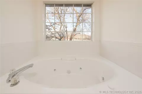 Bath - 291 Cedar Ridge Rd, Eufaula, OK 74432 photo 1 of 6