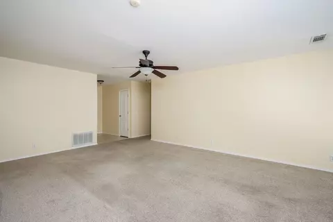 Living - 19638 E 38th Pl S, Broken Arrow, OK 74014 photo 4 of 5