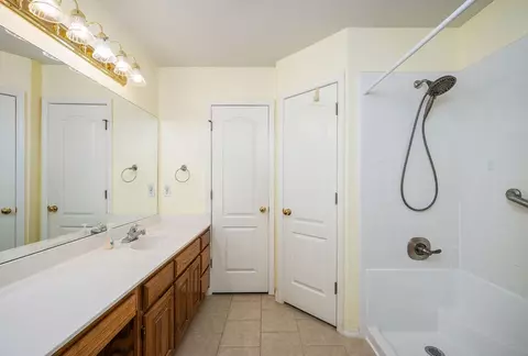 Bath - 19638 E 38th Pl S, Broken Arrow, OK 74014 photo 2 of 4