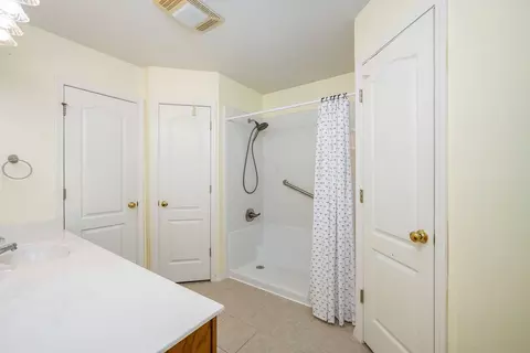 Bath - 19638 E 38th Pl S, Broken Arrow, OK 74014 photo 1 of 4