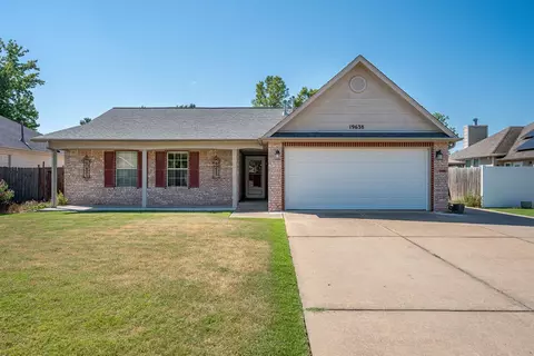 Exterior - 19638 E 38th Pl S, Broken Arrow, OK 74014 photo 3 of 3