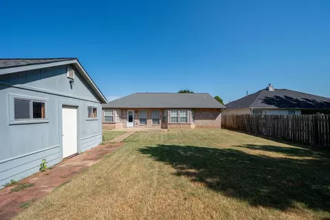 Exterior - 19638 E 38th Pl S, Broken Arrow, OK 74014 photo 2 of 3